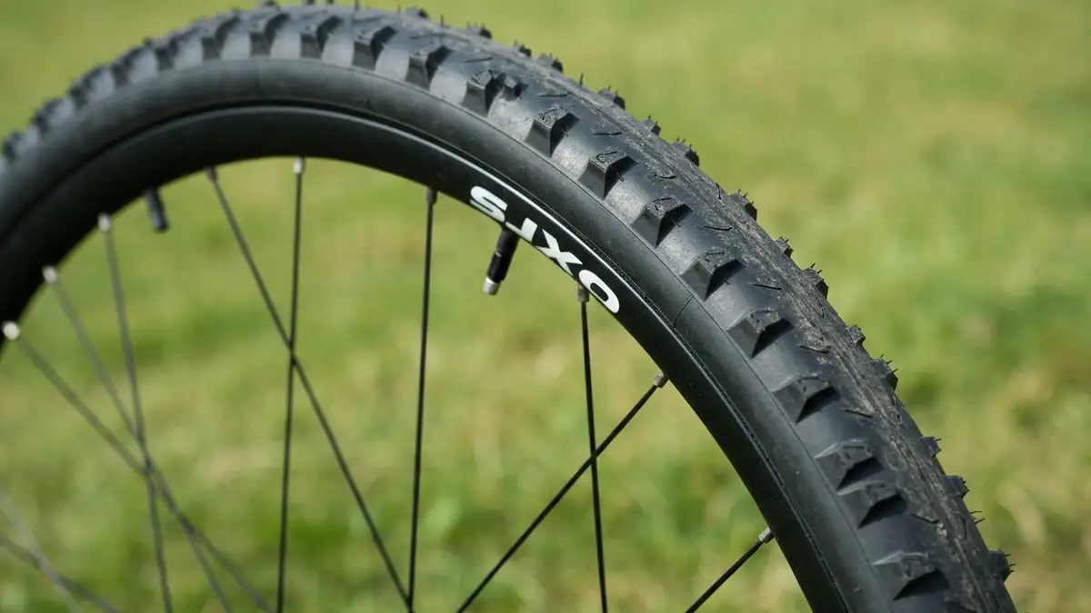 Porównanie smaru woskowego i olejowego do łańcucha rowerowego w teście długoterminowym